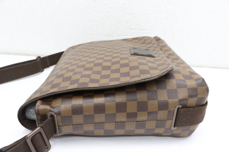 Louis Vuitton Damier Brooklyn GM Messenger Bag CA1172