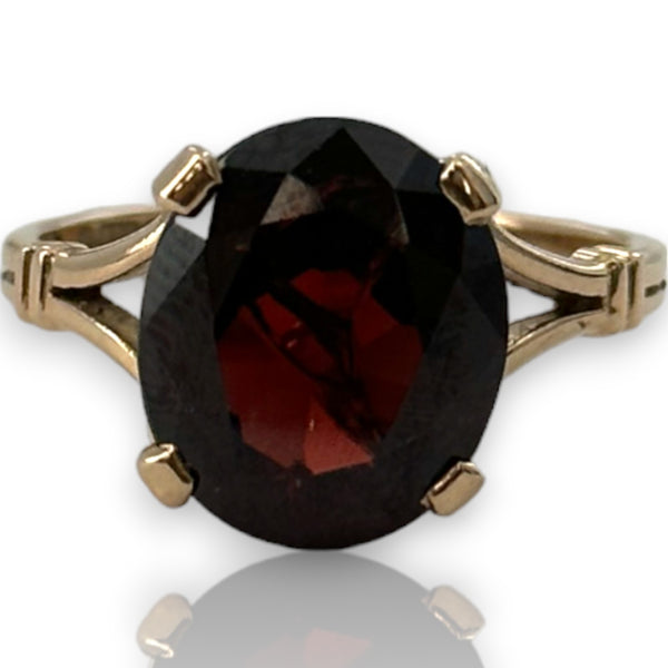 Vintage 1973-74 Victorian Revival Solid 9k Yellow Gold Red Garnet Solitaire Fashion Ring Made in Birmingham, England with Hallmarks